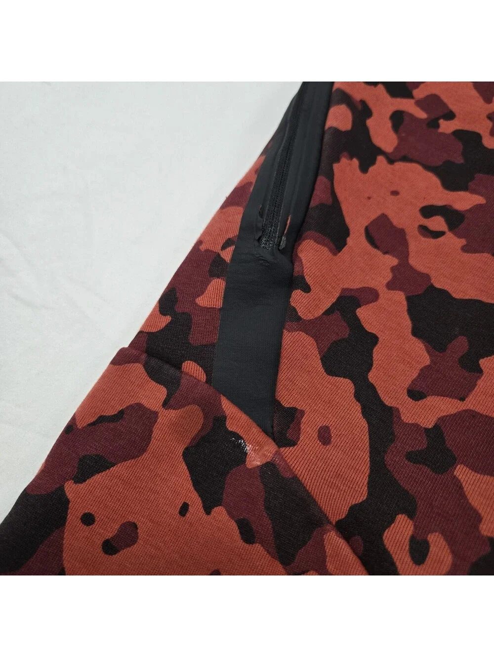 Size MEDIUM Nike Sportswear Tech Fleece Camo Jogger Pants Red Black CJ5981-603